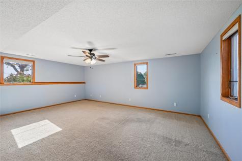 21261 White Tail Ridge Anamosa IA 52205