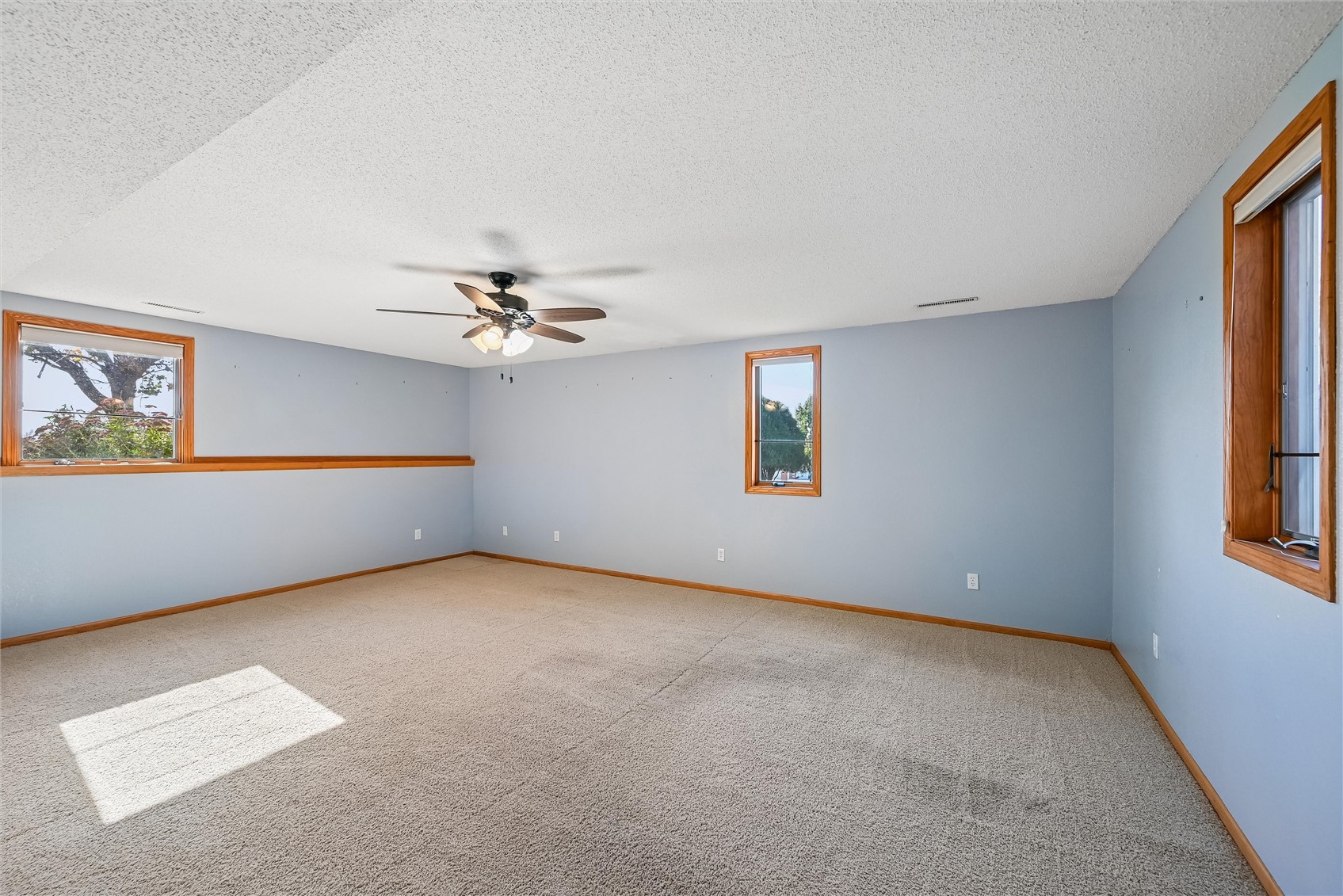 21261 White Tail Ridge Anamosa IA 52205