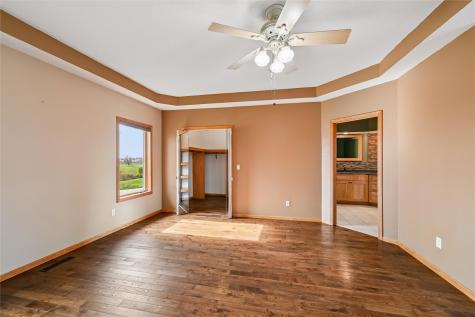 21261 White Tail Ridge Anamosa IA 52205