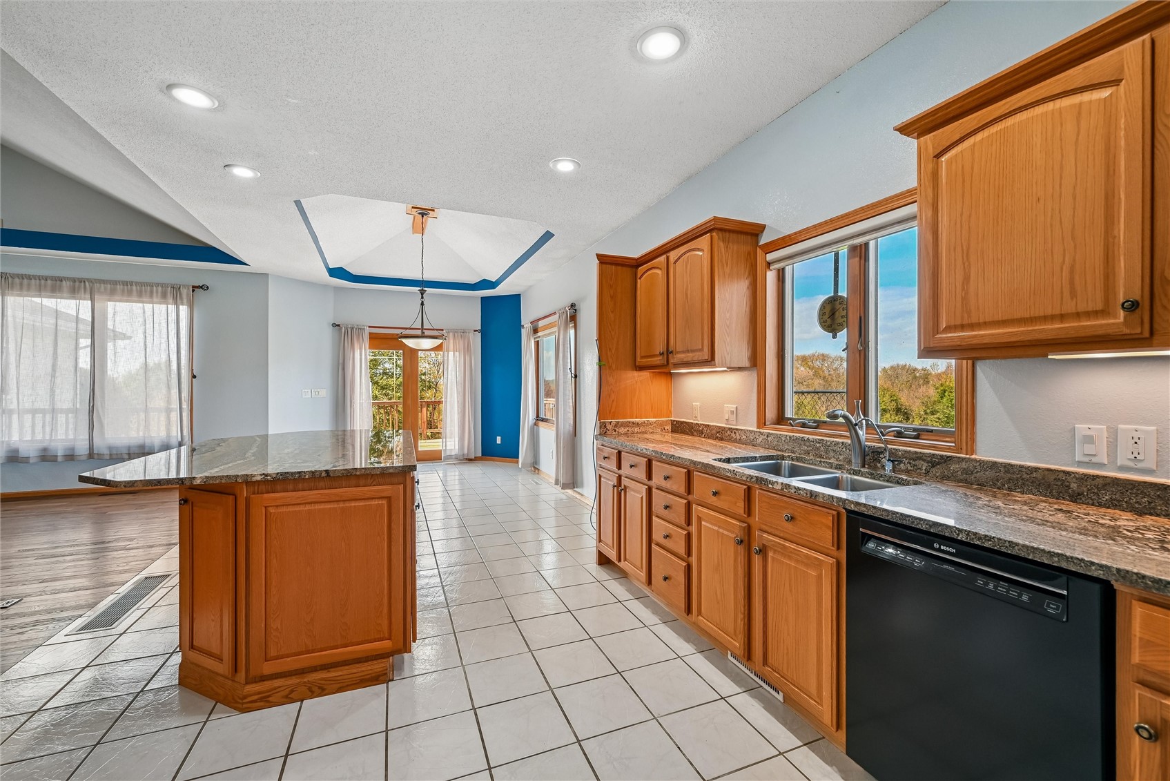 21261 White Tail Ridge Anamosa IA 52205