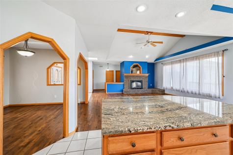 21261 White Tail Ridge Anamosa IA 52205