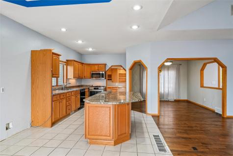 21261 White Tail Ridge Anamosa IA 52205