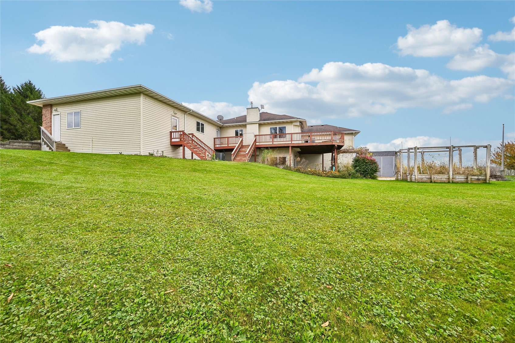 21261 White Tail Ridge Anamosa IA 52205