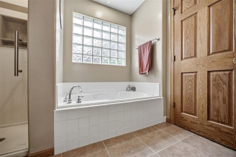 1319 Jackson Woods Court NW Cedar Rapids IA 52405