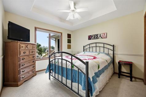 1319 Jackson Woods Court NW Cedar Rapids IA 52405