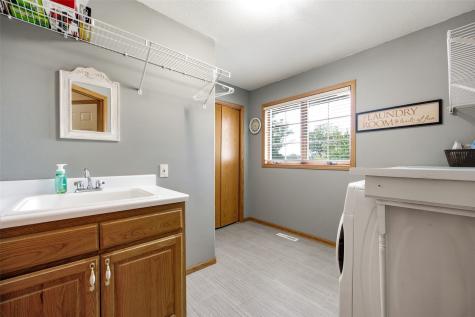 1319 Jackson Woods Court NW Cedar Rapids IA 52405