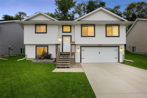 2012 SW Holly Meadow Avenue Cedar Rapids IA 52404
