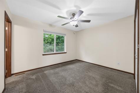 2012 SW Holly Meadow Avenue Cedar Rapids IA 52404