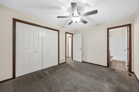 2012 SW Holly Meadow Avenue Cedar Rapids IA 52404