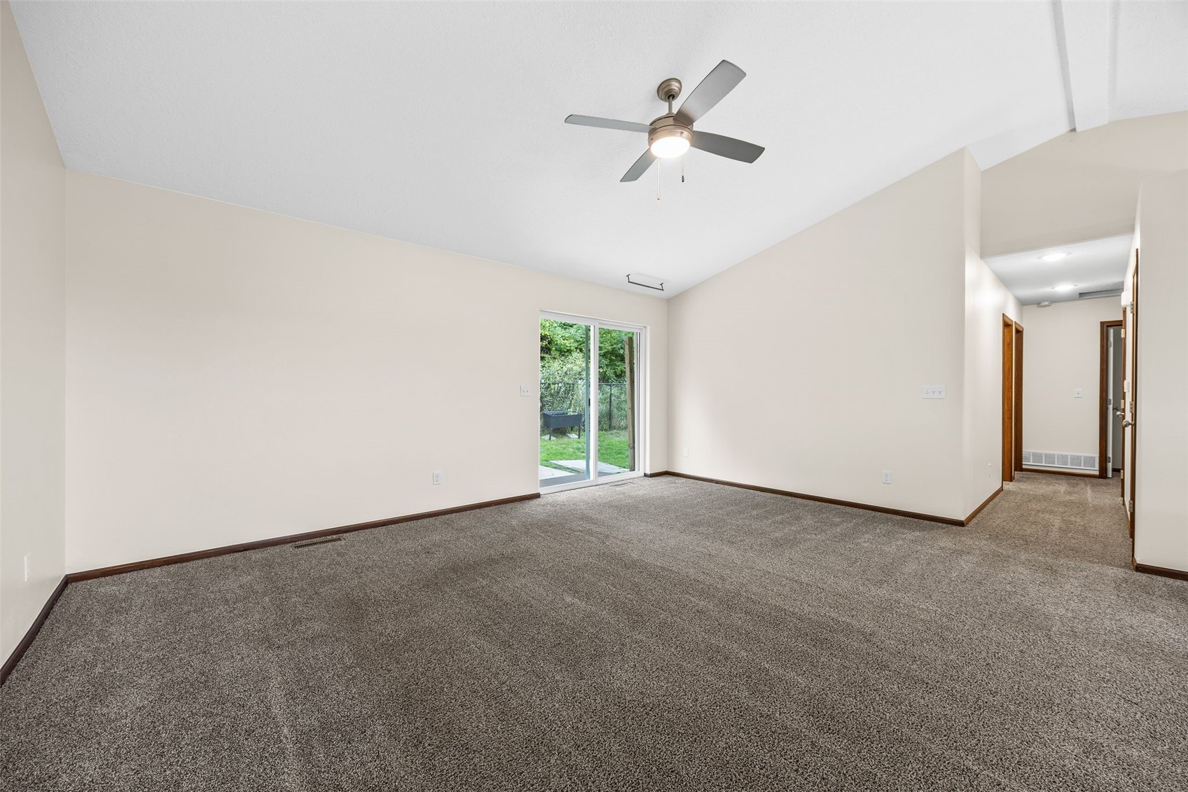 2012 SW Holly Meadow Avenue Cedar Rapids IA 52404