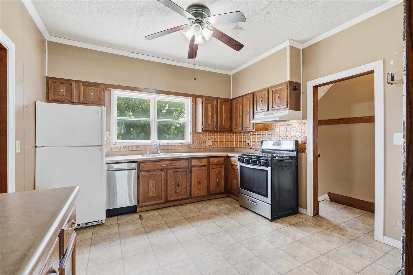 1407 11th Avenue Belle Plaine IA 52208