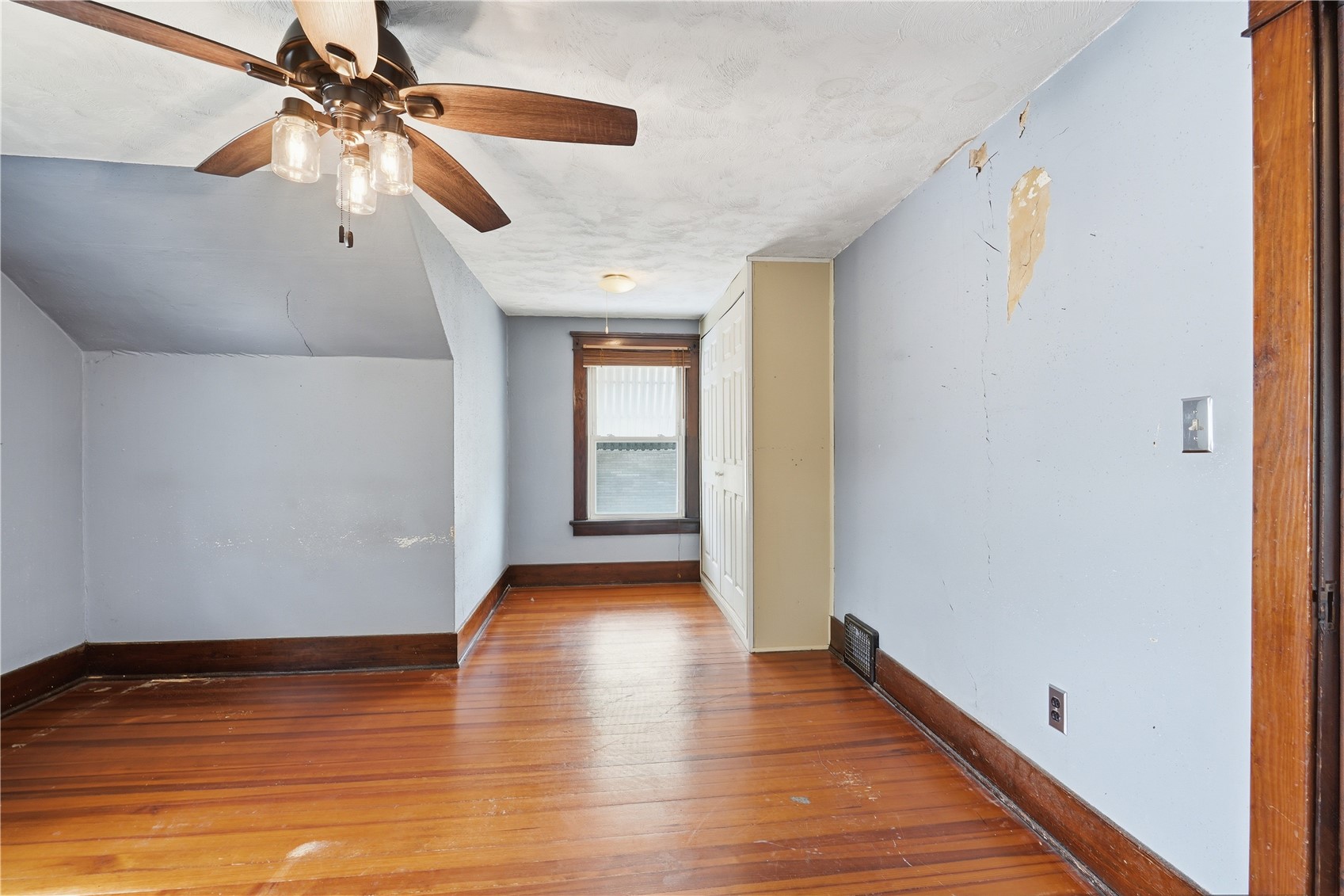 1407 11th Avenue Belle Plaine IA 52208