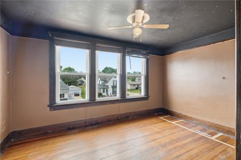 1407 11th Avenue Belle Plaine IA 52208