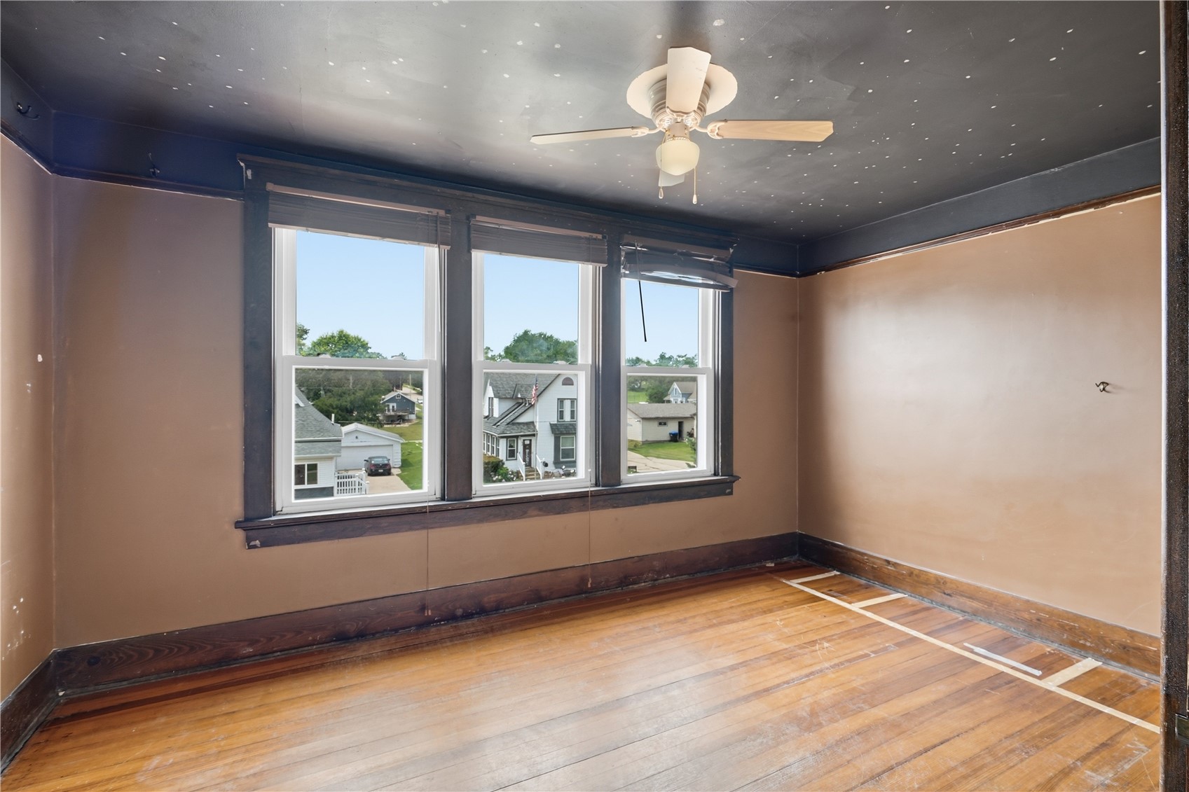 1407 11th Avenue Belle Plaine IA 52208