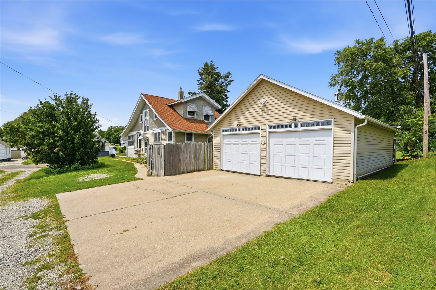 1407 11th Avenue Belle Plaine IA 52208