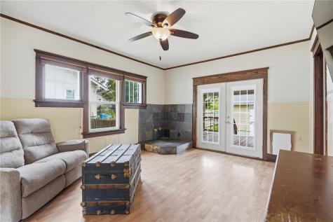 1407 11th Avenue Belle Plaine IA 52208