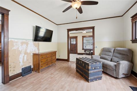 1407 11th Avenue Belle Plaine IA 52208