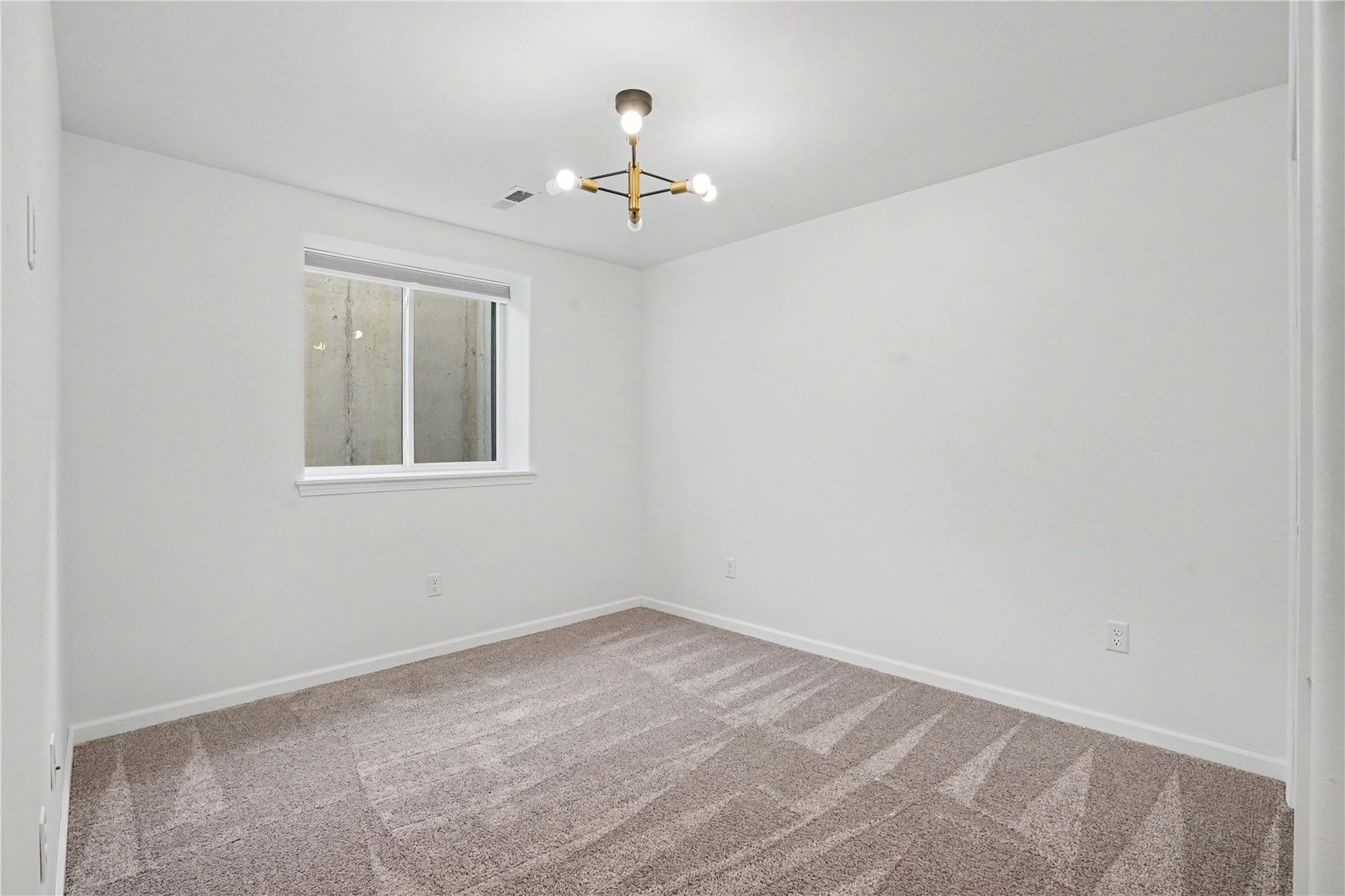 565 Dakota Avenue Tiffin IA 52340