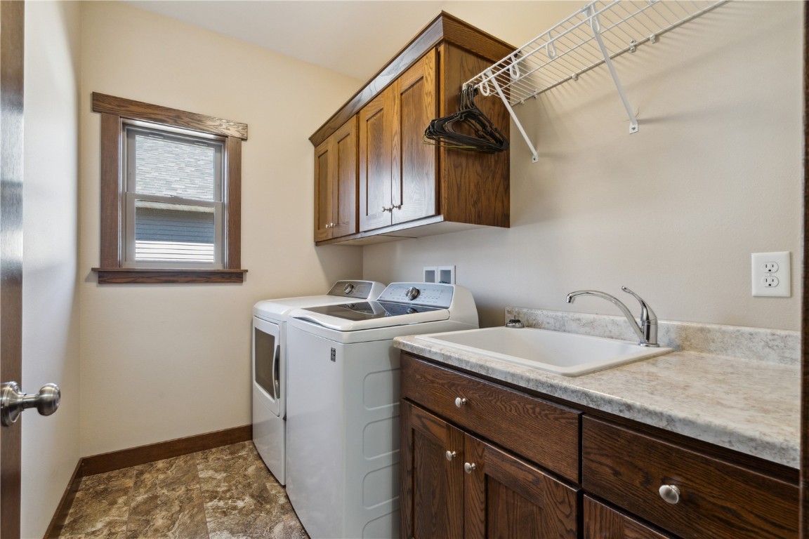300 Landau Street Robins IA 52328