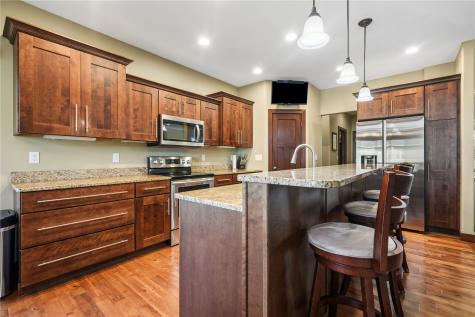 909 Aster Court Fairfax IA 52228