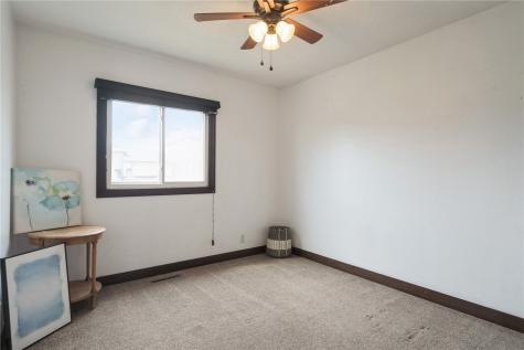 650 Olive Drive NW Cedar Rapids IA 52405