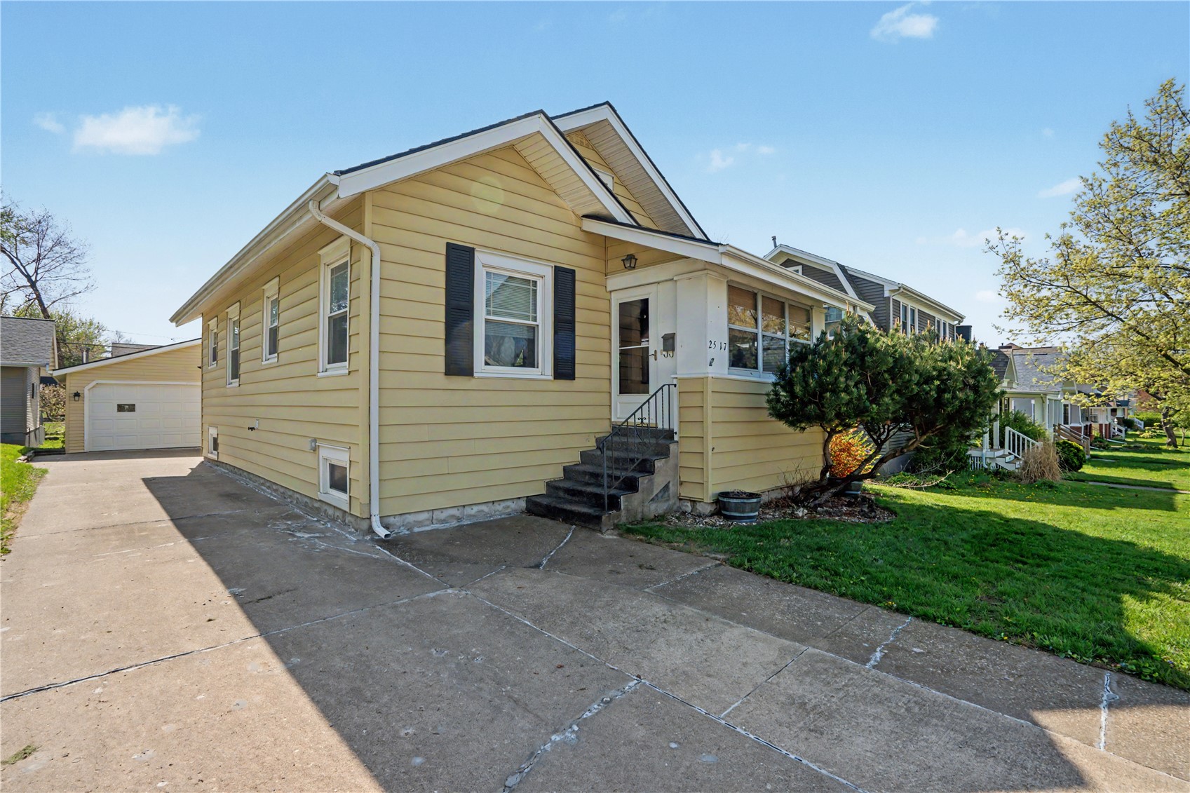 Cedar Rapids IA, 2517 B Avenue NE