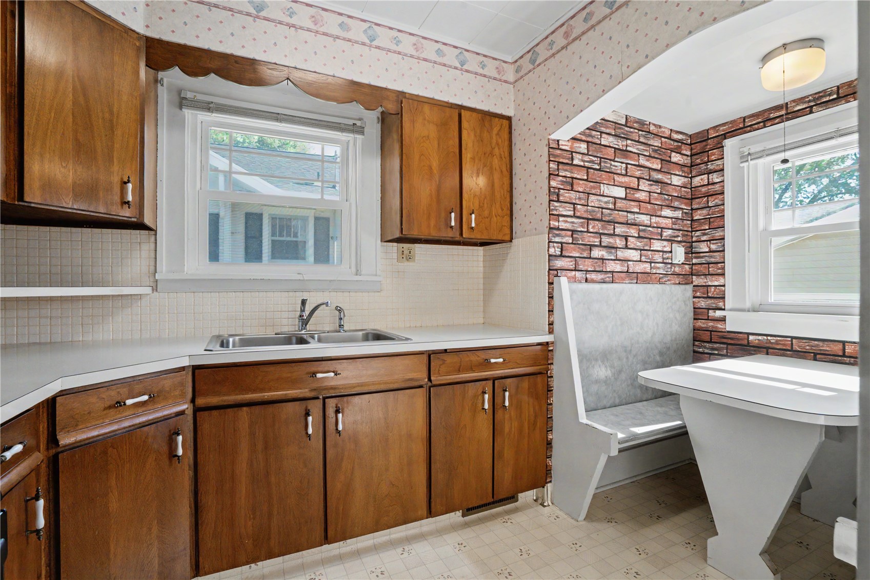 2517 B Avenue NE Cedar Rapids IA 52402
