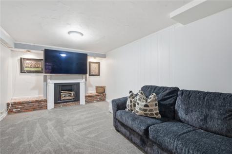 629 37th Street NE Cedar Rapids IA 52402