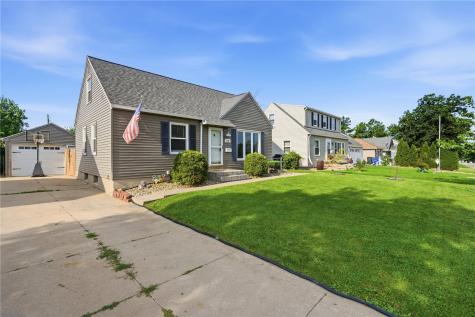629 37th Street NE Cedar Rapids IA 52402