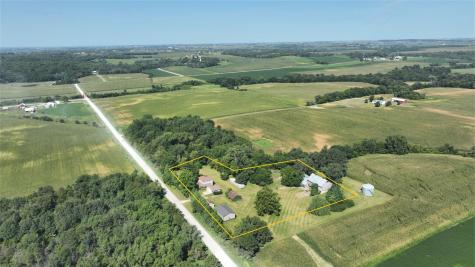 4617 Durow Road Center Point IA 52213