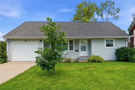 1606 Maplewood Drive NE Cedar Rapids IA 52402