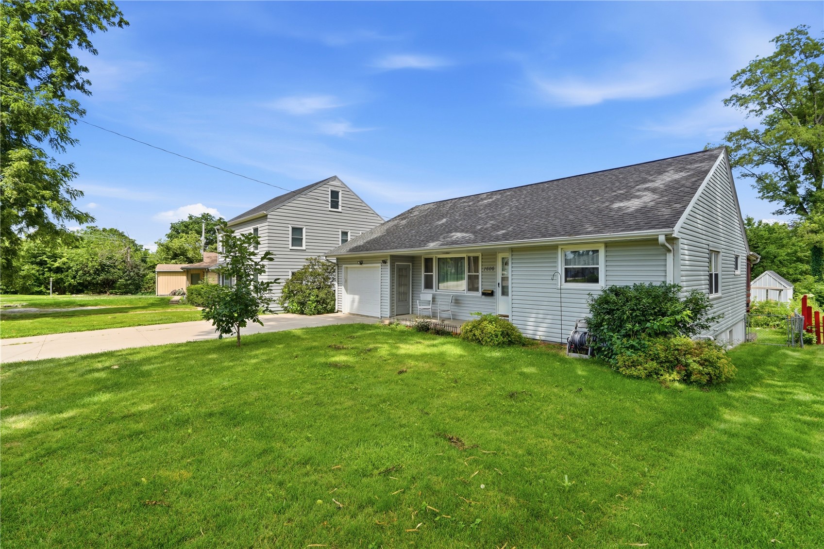 1606 Maplewood Drive NE Cedar Rapids IA 52402
