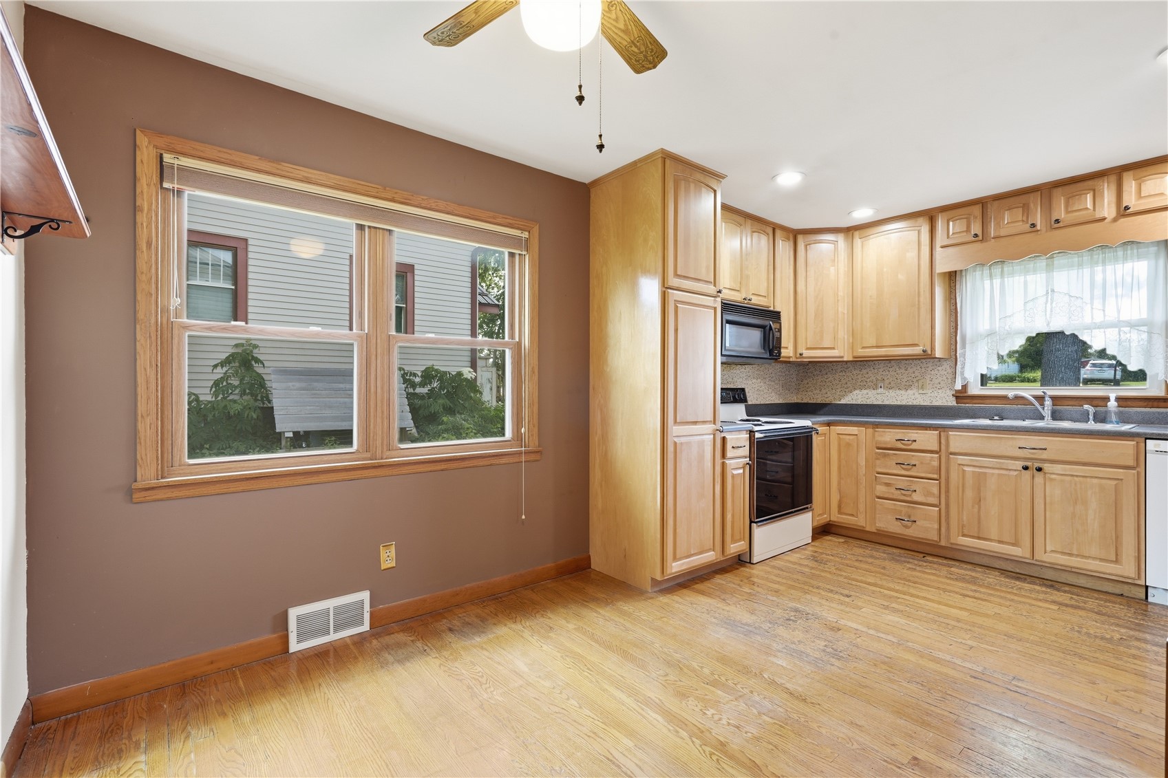 1606 Maplewood Drive NE Cedar Rapids IA 52402