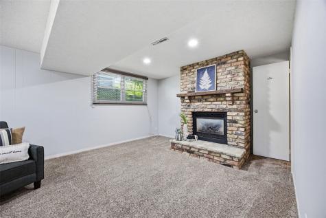 619 Olive Drive NW Cedar Rapids IA 52405