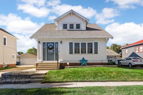 717 N Maple Street Monticello IA 52310