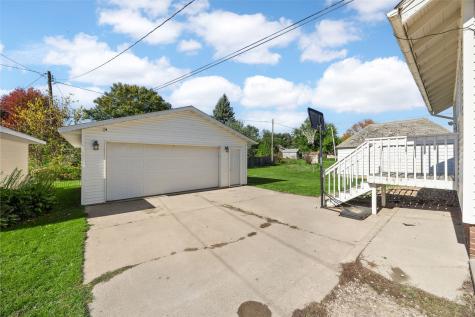 717 N Maple Street Monticello IA 52310