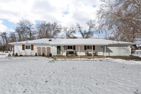 695 S Troy Road Robins IA 52328