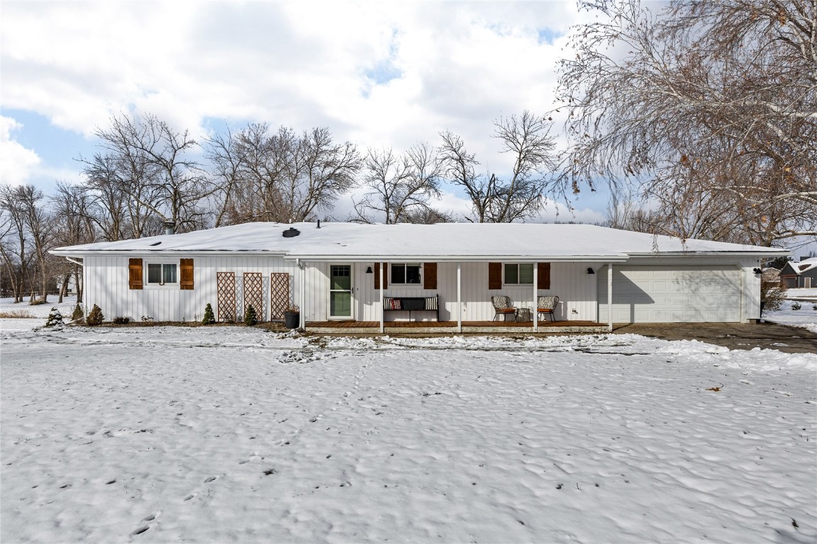 695 S Troy Road Robins IA 52328