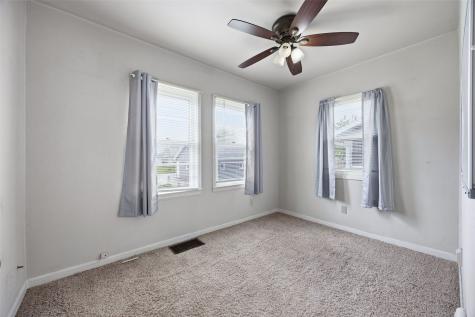 915 Center Point Road NE Cedar Rapids IA 52402