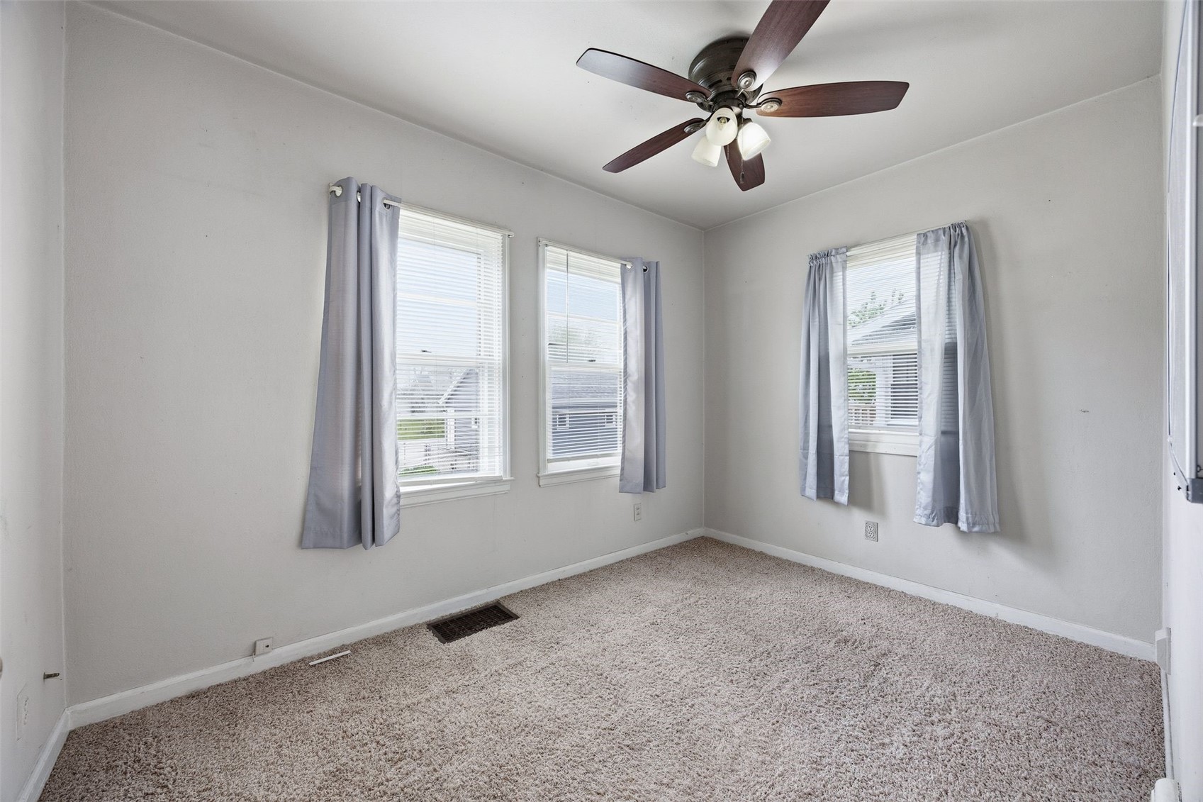 915 Center Point Road NE Cedar Rapids IA 52402