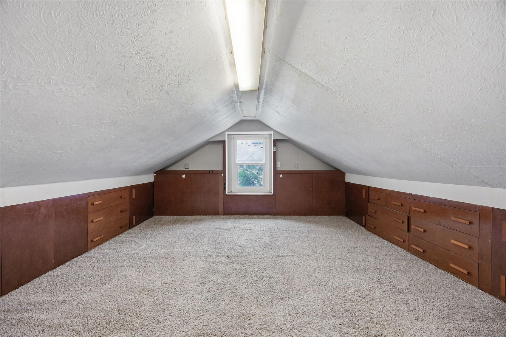 915 Center Point Road NE Cedar Rapids IA 52402