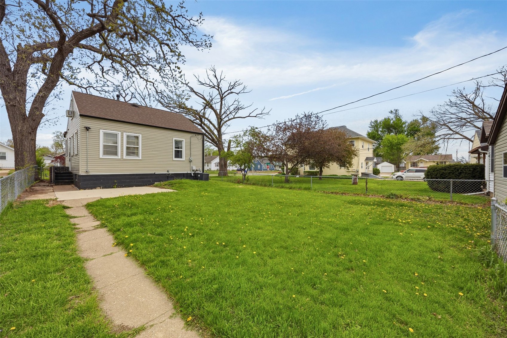 915 Center Point Road NE Cedar Rapids IA 52402