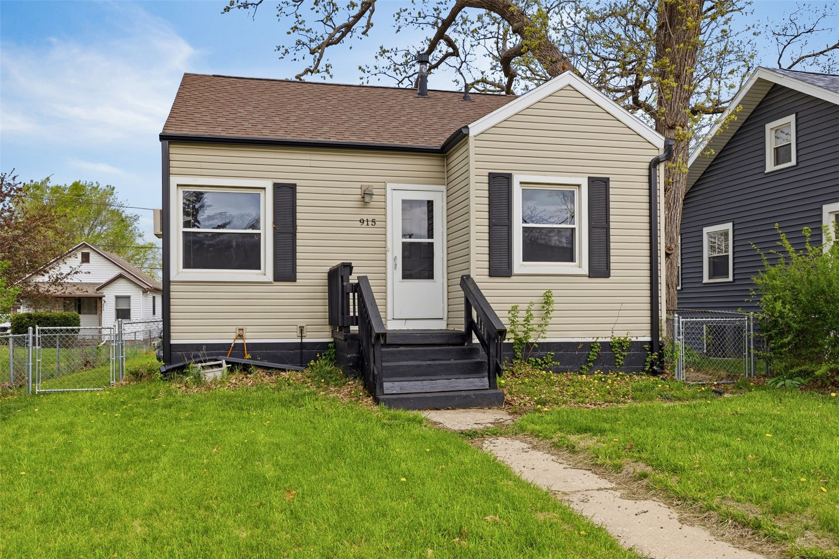 915 Center Point Road NE Cedar Rapids IA 52402
