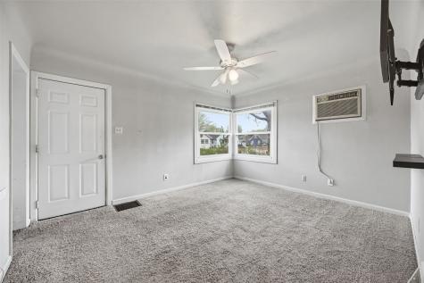 915 Center Point Road NE Cedar Rapids IA 52402