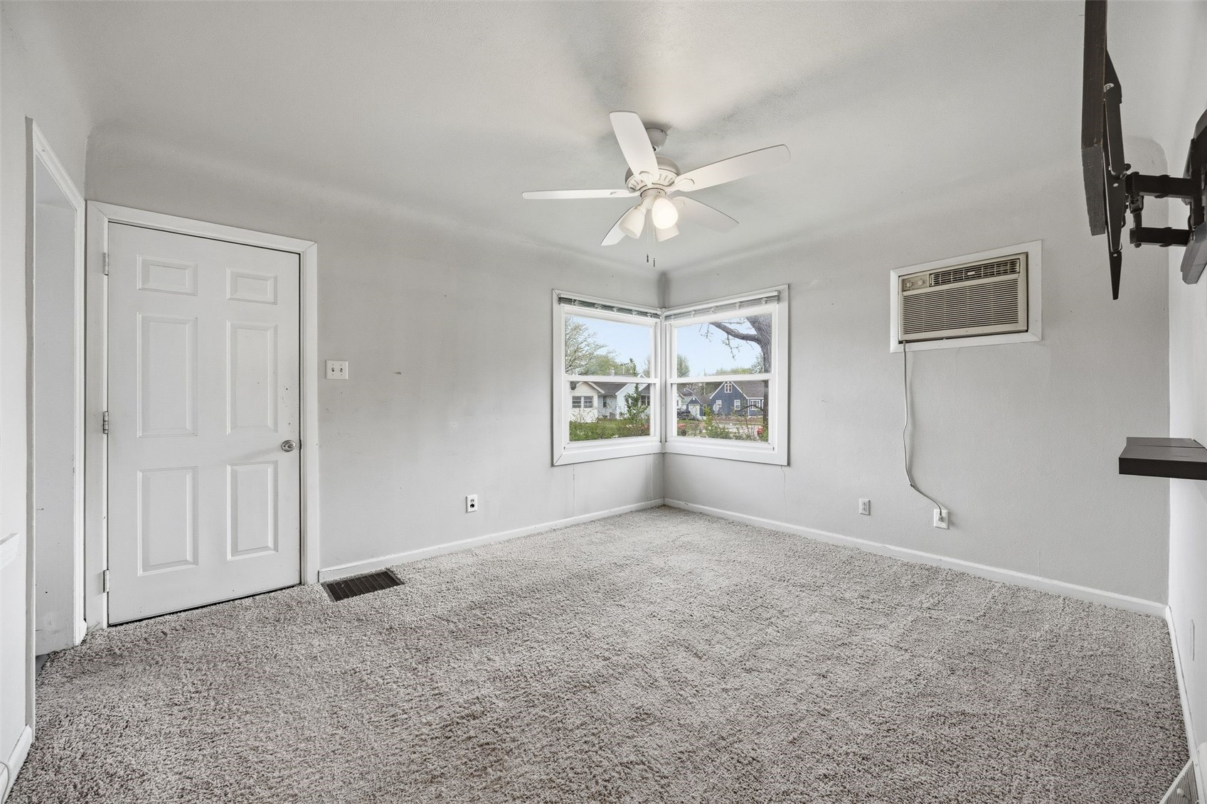 915 Center Point Road NE Cedar Rapids IA 52402