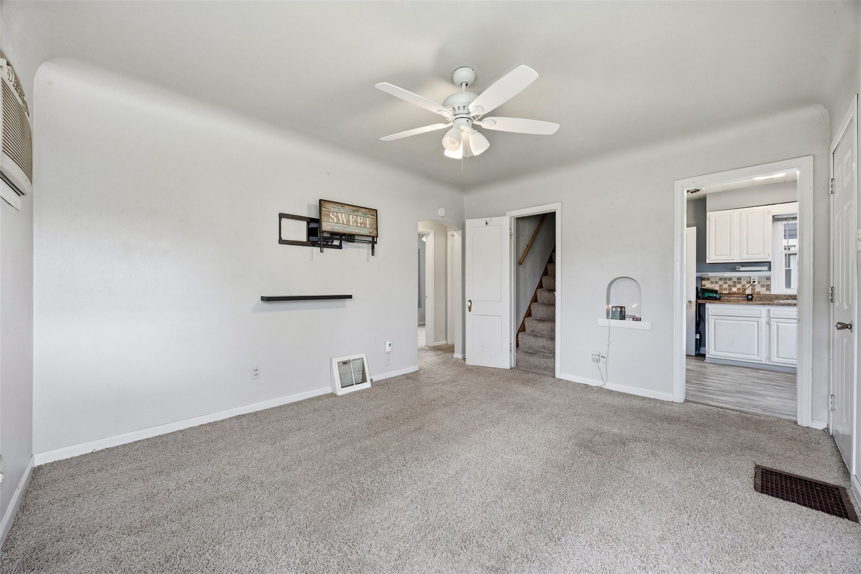 915 Center Point Road NE Cedar Rapids IA 52402