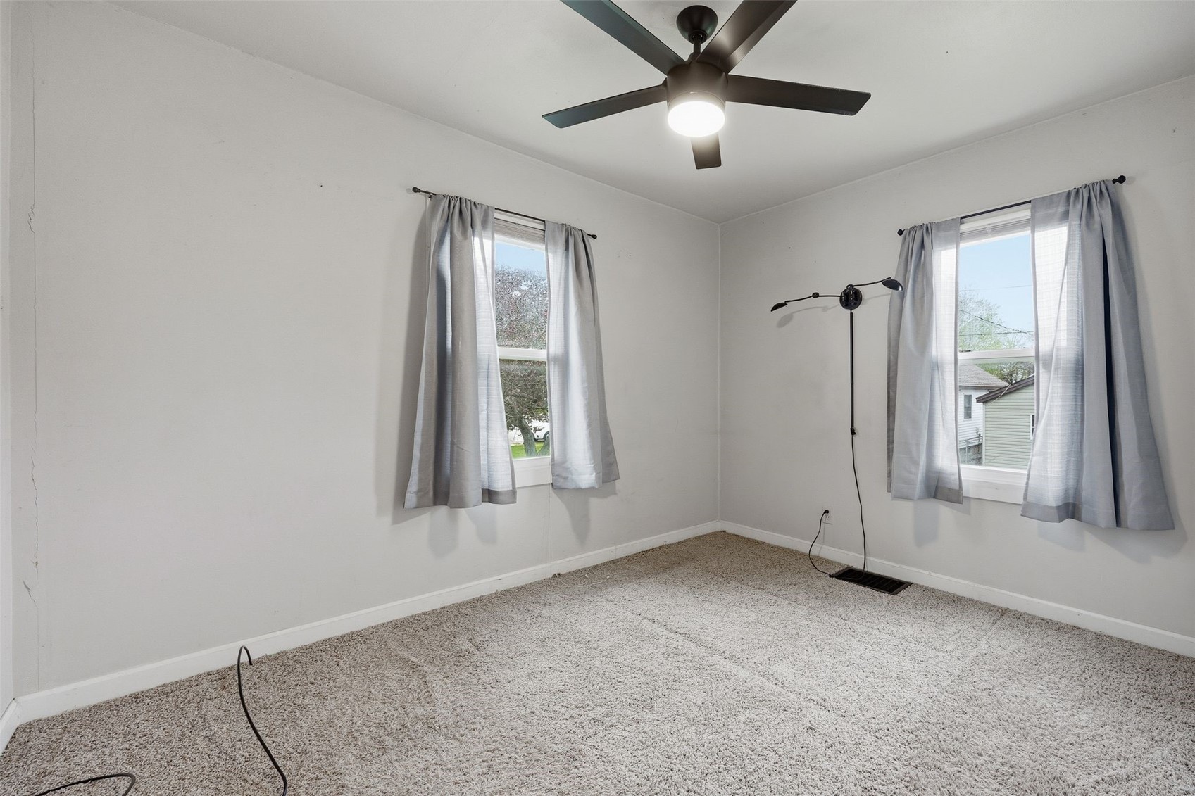 915 Center Point Road NE Cedar Rapids IA 52402