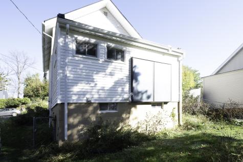 102 W Broadway Street Anamosa IA 52205