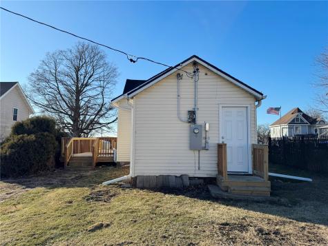 1405 7th Avenue Belle Plaine IA 52208