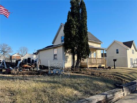 1405 7th Avenue Belle Plaine IA 52208